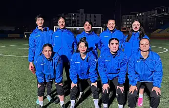 Ağrı Kadın Futbol Takımı Siverek'e gitmeye çalışıyor