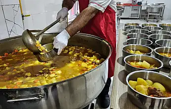 Ağrı Kızılay Aşevi ihtiyaç sahibi ailelerin sofralarına destek oluyor