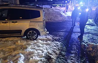 Ağrı Millet Bahçesi önünde iki araç çarpıştı