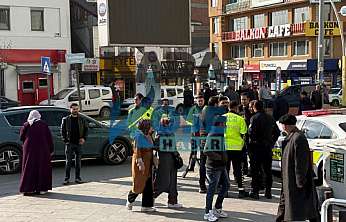 Ağrı'nın en işlek caddesinde bıçaklar çekildi, yaralılar var birinin durumu ağır
