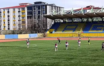 Ağrı'nın kızları sahasında golsüz berabere kaldı