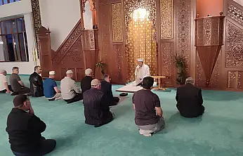 Ağrı Ulu Camii'nde 15 Temmuz şehitleri için sabah namazında dualar edildi