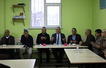 Ağrı Valisi Bozkurt gazeteci Ahmet Genç'e taziye ziyaretinde bulundu