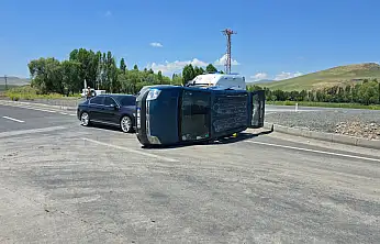 Ağrı-Van karayolunda kaza! Kamyonet yan yattı