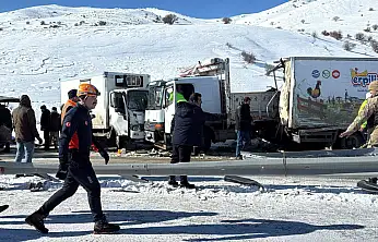 Ağrı–Van karayolunda zincirleme kaza: 5 yaralı