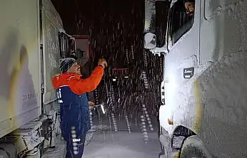 Ağrı - Van Yolunda 100 Araç Mahsur Kaldı!