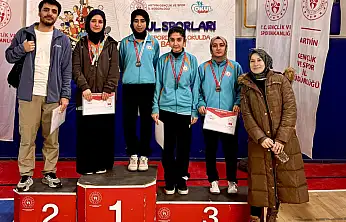 Ağrı'yı temsil eden lise takımı, masa tenisinde bölge üçüncüsü oldu