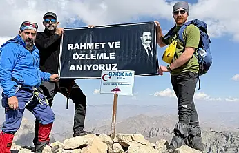 Ağrılı dağcılar Mehmet Akkuş'un anısını 4 bin 135 metreye taşıdı