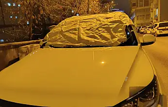 Ağrılılar kar yağmadan araçlarını örtmeye başladı