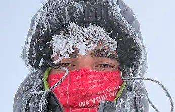 Ağustos ayında eksi 30 derece! Ağrı Dağı'nda saçları ve yüzü kırağı tuttu