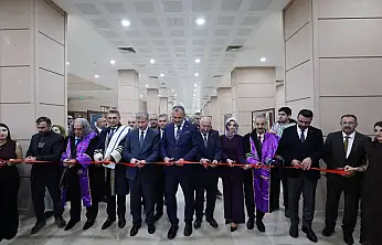AİÇÜ'de 27 eserlik 'Ayak İzler' resim sergisi açıldı!