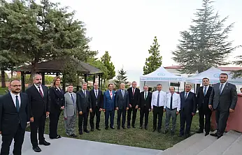 AİÇÜ Rektörü Gülçin bölge üniversiteleri toplantısına katıldı