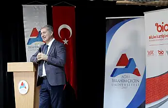 AİÇÜ Rektörü Gülçin'den yapay zekâ uyarısı: İnsan mı yönetecek, teknoloji mi?