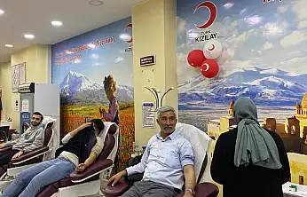 AK Parti Ağrı teşkilatından Kızılay'a kan bağışı desteği