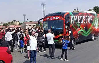 Amedspor takım otobüsüne Ağrı'da konvoylu karşılama