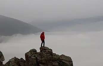 Aras Dağları'nda kar ve sis buluştu