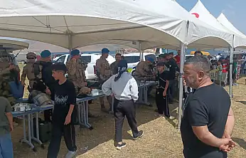 Balık Gölü Şenliklerinde jandarma standına yoğun ilgi