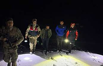 Balık Gölü yakınlarında kara saplanan iki kişi kurtarıldı