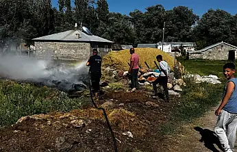 Bezirgan Köyü'nde ot yangını korkuttu: alevler evlere yaklaşmadan söndürüldü