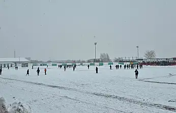 Bingöl'de kar engeli: Ağrı Spor maçı ertelendi!