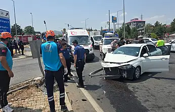 Bingöl-Muş bulvarında iki otomobil çarpıştı: 3 yaralı