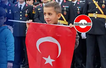 Cumhuriyet'in ışığı Ağrı'da parladı, 102.yıl gururu tüm şehri sardı