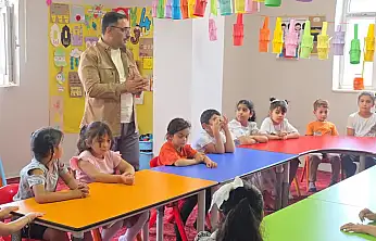 Demirkaynak minik öğrencilerin mezuniyet heyecanına ortak oldu