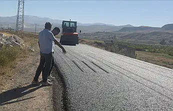 Diyadin'de 14 kilometrelik asfalt çalışması sürüyor