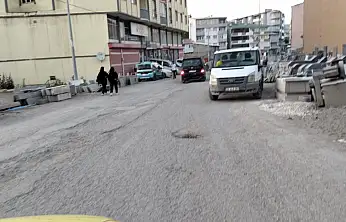 Diyadin'de bozuk yollar sürücüleri çileden çıkardı