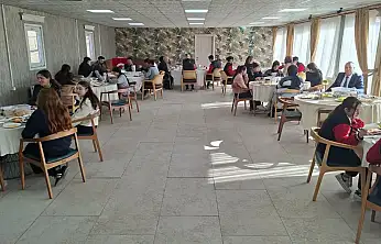 Diyadin'de Kaymakam Korkusuz, gençlerin gelecek hayallerini dinledi