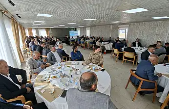 Diyadin'de muhtarlar aynı sofrada buluştu
