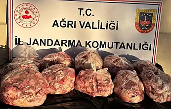 Diyadin'de uygunsuz koşullarda otobüste taşınan 50 kg et ele geçirildi