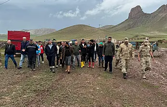 Diyadin'de yağış sonrası seferberlik: Kaymakam Korkusuz sahada incelemelerde bulundu