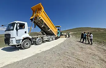 Diyadin'de yol yatırımları hız kesmiyor