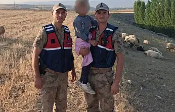 Diyadin'de yürekleri ağza getiren kayıp çocuk jandarmanın müdahalesiyle bulundu