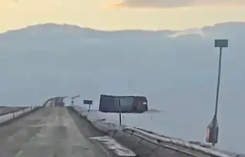 Diyadin ile Taşlıçay arasında trafik alarmı: Tır yan yattı