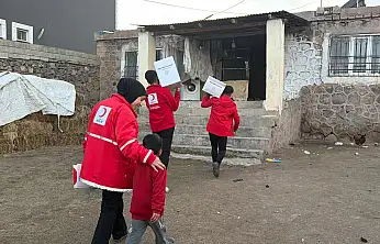 Doğubaayzıt Kızılay gönüllüleri bağışçı emanetlerini ailelere iletti