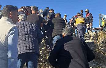 Doğubayazıt-Çaldıran yolunda tır devrildi: 1 yaralı