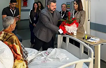 Doğubayazıt Devlet Hastanesinde hastaya moral desteği
