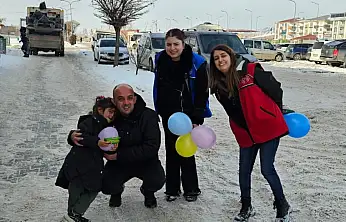 Doğubayazıt Gençlik Merkezi, hastanedeki çocuklara moral verdi