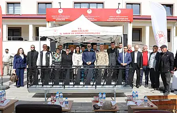 Doğubayazıt'ta 31 yetiştiriciye 198 kilitli yemlik dağıtıldı