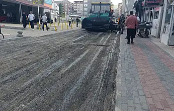 Doğubayazıt'ta asfalt çalışmaları dört ana caddede aralıksız sürüyor