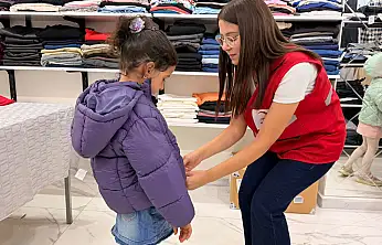 Doğubayazıt'ta bir kıyafet bin tebessüme dönüşüyor