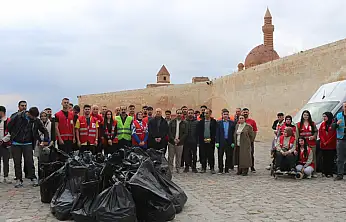 Doğubayazıt'ta çevre bilinci için kollar sıvandı