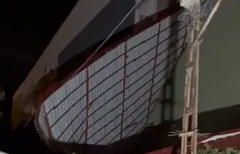 Doğubayazıt'ta fırtına dehşeti: Çatı uçtu, 2 kişi yaralandı