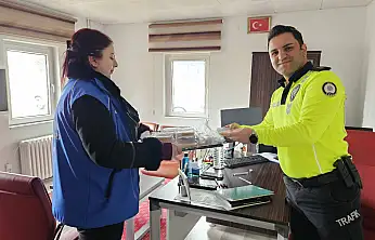 Doğubayazıt'ta gençlerden emniyet mensuplarına helva ikramı