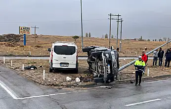 Doğubayazıt'ta iki araç kavşakta çarpıştı! 4 kişi yaralandı