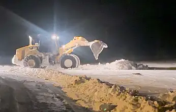 Doğubayazıt'ta kapanan köy yollarına hızlı müdahale