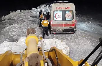 Doğubayazıt'ta kar sağlık ekiplerini zorladı