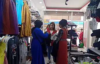 Doğubayazıt'ta Kızılay Butik ihtiyaç sahibi ailelerin yüzünü güldürüyor